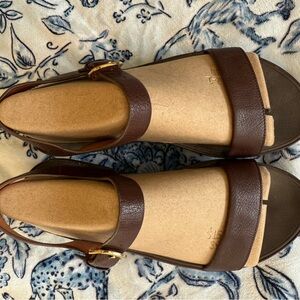 Fitflop Brown Sandals Comfortable Leather Design